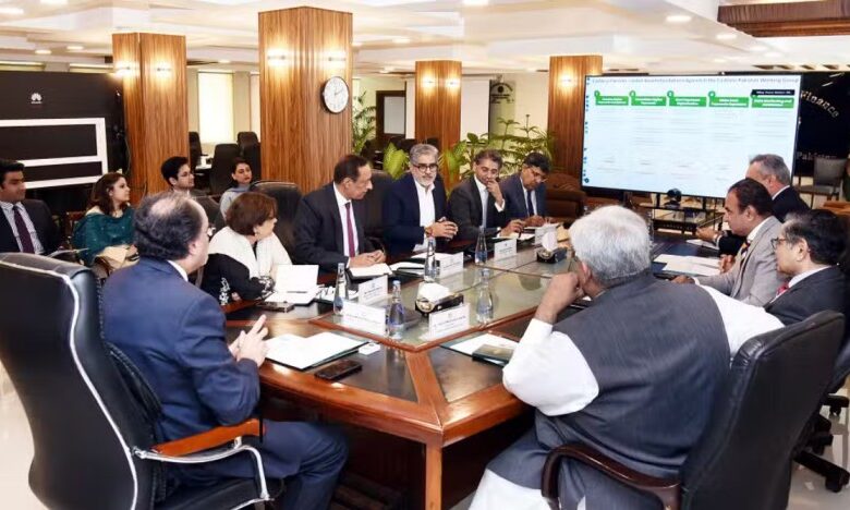 Govt to Make Digital Payment Options Widely Available to Move Towards Cashless Economy