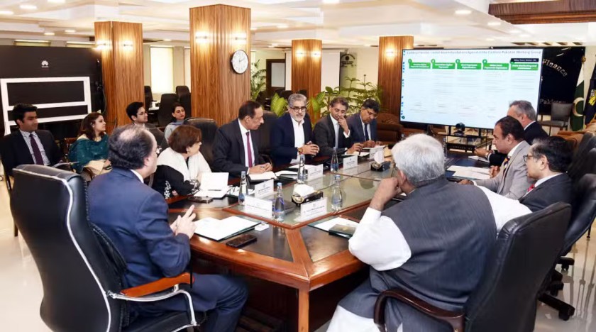 Govt to Make Digital Payment Options Widely Available to Move Towards Cashless Economy